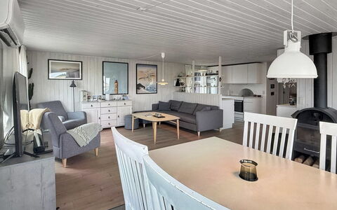 Steffenie - 400M from the Sea: Madera, Piso, Mueble, Suelo, Techo, Casa, Sala, Cocina Y Comedor Mesa, Madera Dura, Suelos De Madera