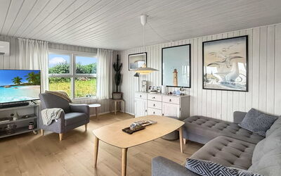 Steffenie - 400M from the Sea