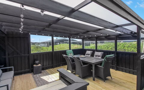 Bertil - 400M from the Sea: Techo, Piso, Diseño De Interiores, Suelo, Material Compuesto, Mueble, Recurso, Hotel, Diseño, La Luz Del Día