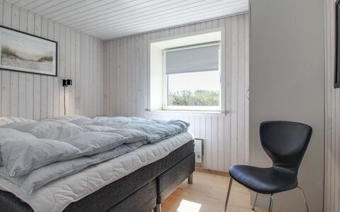 Minza - 250M from the Sea: Habitación, Sábana, Techo, Cama, Lecho, Suelo, Marco De La Cama, Linos, Colchón