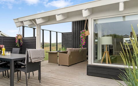 Crista - 500M from the Sea: Techo, Piso, Diseño De Interiores, Suelo, Material Compuesto, Mueble, Recurso, Hotel, Diseño, La Luz Del Día