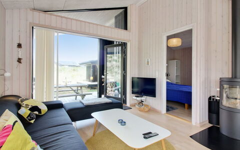Mikkel - 300M from the Sea: Madera, Piso, Suelo, Techo, Suelos De Madera, Sala, Madera Dura, Manchas De Madera, Tablón, Diseño