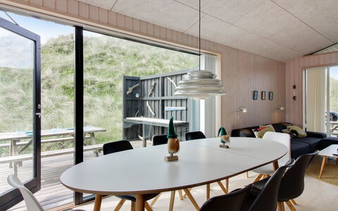 Mikkel - 300M from the Sea: Madera, Piso, Diseño De Interiores, Suelo, Techo, Mueble, Suelos De Madera, Cocina Y Comedor Mesa, Madera Dura, Comedor