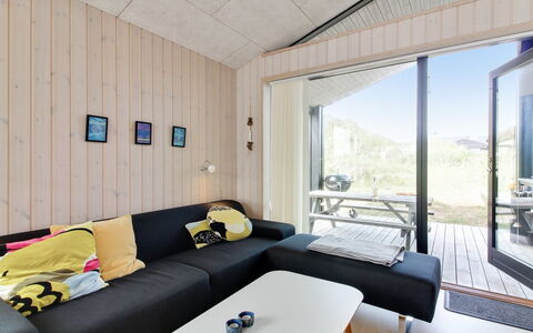 Mikkel - 300M from the Sea: Diseño De Interiores, Sofá, Habitación, Sala, Techo, Mesa De Café, Silla, Madera Dura, Invierno
