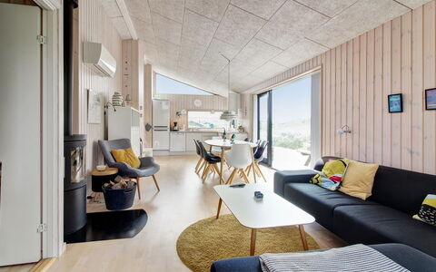 Mikkel - 300M from the Sea: Madera, Piso, Techo, Sala, Habitación, Suelos De Madera, Madera Dura, Electrodoméstico, Manchas De Madera