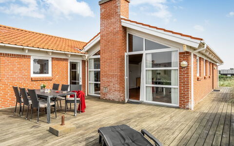 Broder - 150M from the Sea: Casa, Casa, Puerta, Techo, Cabaña, Inmuebles, Jardín, Sombra, Vía Muerta, Yarda