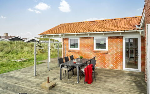 Broder - 150M from the Sea: Casa, Casa, Puerta, Techo, Cabaña, Inmuebles, Jardín, Sombra, Vía Muerta, Yarda