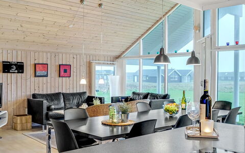 Mattis - 650M from the Sea: Techo, Diseño De Interiores, Casa, Mueble, Lámpara, Cocina Y Comedor Mesa, Silla, Cabaña, Sala, Sombra