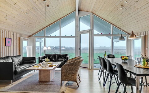 Mattis - 650M from the Sea: Casa, Techo, Techo, Cabaña, Porche, Vía Muerta, Cocina Y Comedor Mesa, Silla, Inmuebles, Lámpara