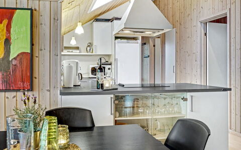 Mattis - 650M from the Sea: Cocina, Mueble, Diseño De Interiores, Madera, Techo, Mostrador, Lámpara, Piso, Aparato De Cocina, Electrodoméstico