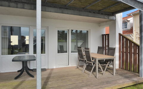 Haghni - 200M from the Sea: Mueble, Diseño De Interiores, Silla, Piso, Mesa, Recurso, Suelo, Techo, Habitación, Eco Hotel