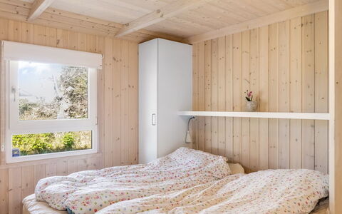 Söhnke - 400M from the Sea: Cama, Habitación, Pared, Madera, Diseño De Interiores, Sábana, Lecho, Mueble, Techo, Piso