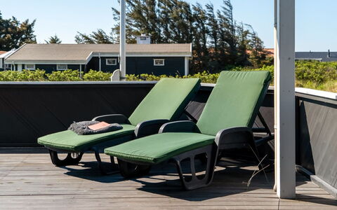Ralf - 300M from the Sea: Piscina, Mueble Para Exteriores, Mueble, Recurso, Losa, Eco Hotel, Sombra, Silla, Ocio, Inmuebles