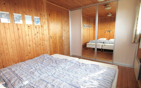 Cathalin - 100M from the Sea: Techo, Casa, Puerta, Cabaña, Sombra, Vía Muerta, Yarda, Inmuebles, Patio Interior