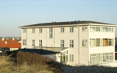 Asa - 75M from the Sea: Mueble, Diseño De Interiores, Silla, Piso, Mesa, Recurso, Suelo, Techo, Habitación, Eco Hotel