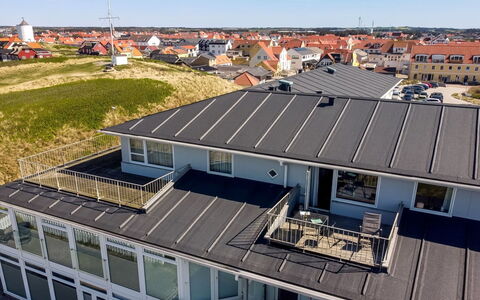 Britta - 100M from the Sea: Madera, Casa, Cabaña, Casa, Techo, Área Rural, Vía Muerta, Cuarto De Troncos, Edificios Del Jardín, Madera Dura