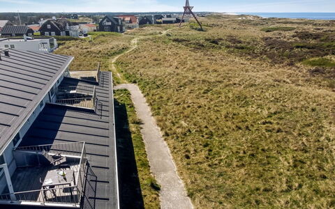 Britta - 100M from the Sea: Madera, Casa, Cabaña, Casa, Techo, Área Rural, Vía Muerta, Cuarto De Troncos, Edificios Del Jardín, Madera Dura