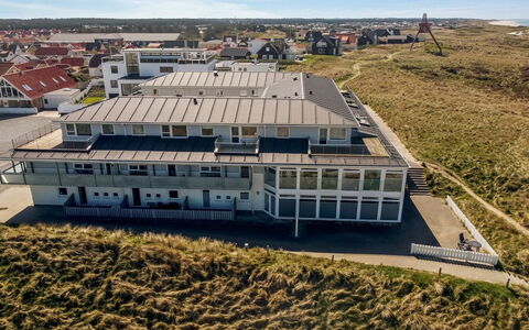 Britta - 100M from the Sea: Madera, Casa, Cabaña, Casa, Techo, Área Rural, Vía Muerta, Cuarto De Troncos, Edificios Del Jardín, Madera Dura