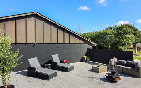 Urho - 500M from the Sea: Mueble Para Exteriores, Mueble, Material Compuesto, Sombra, Maceta, Patio, Silla, Patio, Jardín, Hormigón
