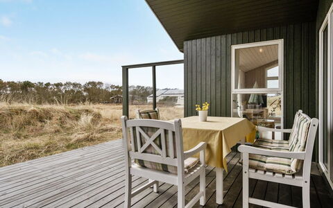 Elco - 450M from the Sea: Madera, Casa, Cabaña, Casa, Techo, Área Rural, Vía Muerta, Cuarto De Troncos, Edificios Del Jardín, Madera Dura