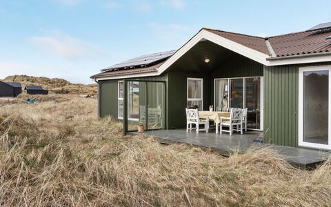 Elco - 450M from the Sea: Madera, Casa, Cabaña, Casa, Techo, Área Rural, Vía Muerta, Cuarto De Troncos, Edificios Del Jardín, Madera Dura