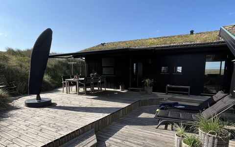 Eelin - 275M from the Sea: Techo, Casa, Casa, Cabaña, Vía Muerta, Inmuebles, Entrada De Coches, Edificios Del Jardín, Yarda, Cobertizo