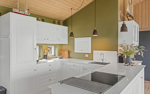 Eelin - 275M from the Sea: Cocina, Diseño De Interiores, Piso, Gabinetes, Mostrador, Mueble, Madera, Techo, Lámpara, Aparato De Cocina