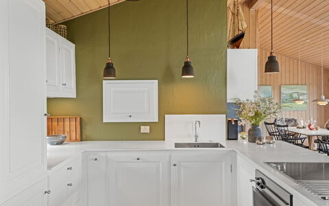 Eelin - 275M from the Sea: Diseño De Interiores, Cocina, Mostrador, Piso, Mueble, Madera, Techo, Gabinetes, Lámpara, Suelo