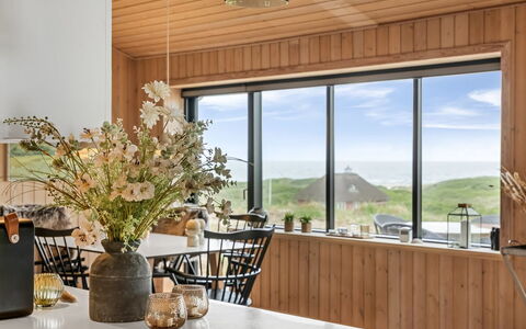 Eelin - 275M from the Sea: Madera, Diseño De Interiores, Mueble, Comedor, Techo, Cocina Y Comedor Mesa, Suelos De Madera, Madera Dura, Tablón, Material Natural