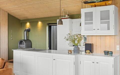 Eelin - 275M from the Sea: Piso, Madera, Diseño De Interiores, Suelo, Cocina, Mueble, Gabinetes, Lámpara, Techo, Mostrador