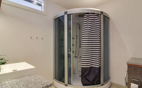 Varnava - 200M from the Sea: Mueble, Diseño De Interiores, Silla, Piso, Mesa, Recurso, Suelo, Techo, Habitación, Eco Hotel