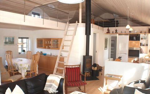 Norman - 150M from the Sea: Mueble, Diseño De Interiores, Piso, Madera, Techo, Suelo, Lámpara, Encendiendo, Habitación, Silla