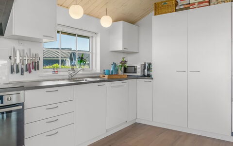 Anya - 650M from the Sea: Cocina, Mostrador, Piso, Diseño De Interiores, Madera, Gabinetes, Techo, Aparato De Cocina, Electrodoméstico, Suelo