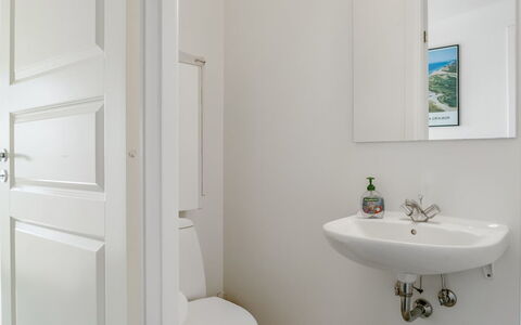 Anya - 650M from the Sea: Pared, Piso, Arreglo De Tubería, Suelo, Diseño De Interiores, Lavabo Del Baño, Baño, Lavabo, Baño, Grifo