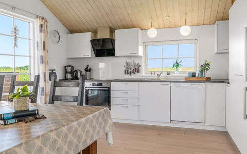 Anya - 650M from the Sea: Piso, Diseño De Interiores, Madera, Cocina, Suelo, Techo, Mueble, Mostrador, Casa, Suelos De Madera
