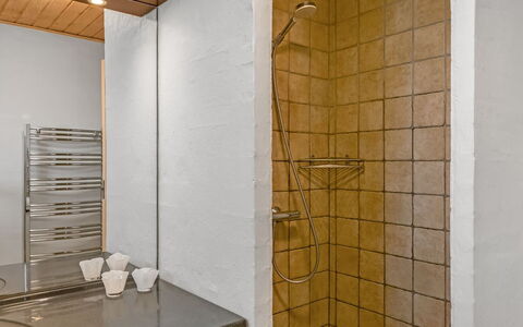 Berenika - 500M from the Sea: Pared, Piso, Diseño De Interiores, Suelo, Madera, Arreglo De Tubería, Techo, Encendiendo, Baño, Plomería