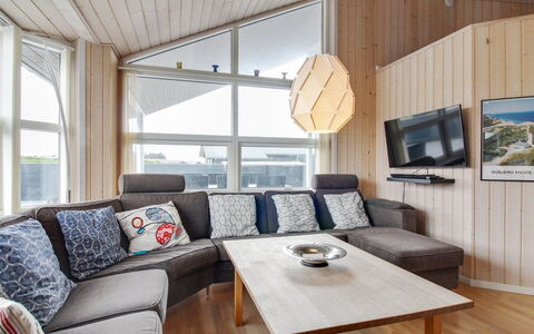 Anett - 400M from the Sea: Madera, Diseño De Interiores, Techo, Casa, Departamento, Suelo, Mueble, Sala, Habitación, Suelos De Madera