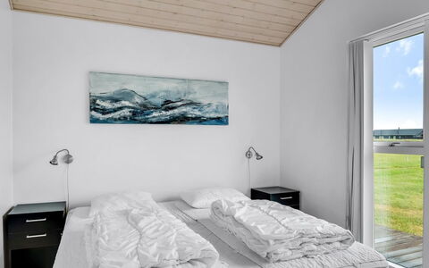 Meino - 1.4Km from the Sea: Casa, Habitación, Cama, La Luz Del Día, Lecho, Marco De La Cama, Sábana, Congelación, Hotel, Capa De Hielo