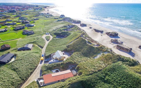 Franja - 100M from the Sea: Madera, Casa, Cabaña, Casa, Techo, Área Rural, Vía Muerta, Cuarto De Troncos, Edificios Del Jardín, Madera Dura