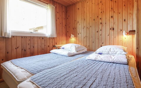Lis - 300M from the Sea: Cama, Habitación, Madera, Sábana, Diseño De Interiores, Piso, Suelo, Lecho, Techo, Mueble