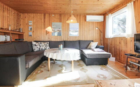 Lis - 300M from the Sea: Mueble, Diseño De Interiores, Piso, Madera, Sofá, Suelo, Techo, Sala, Habitación, Encendiendo