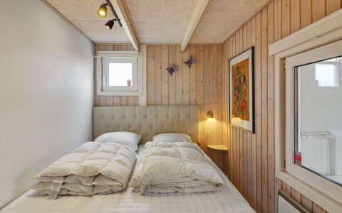 Har - 400M from the Sea: Mueble, Diseño De Interiores, Silla, Piso, Mesa, Recurso, Suelo, Techo, Habitación, Eco Hotel