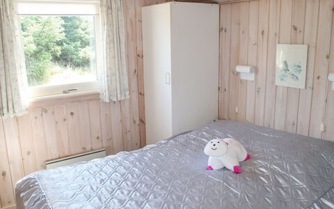 Kaija - 300M from the Sea: Madera, Habitación, Cama, Suelo, Mueble, Casa, Piso, Diseño De Interiores, Linos, Sábana