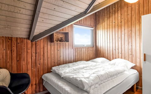 Andrina - 200M from the Sea: Madera, Habitación, Arquitectura, Cama, Sábana, Casa, Lecho, Casa, Techo, Madera Dura