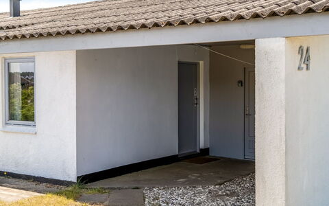 Majvor - 100M from the Sea: Techo, Casa, Casa, Cabaña, Vía Muerta, Inmuebles, Entrada De Coches, Edificios Del Jardín, Yarda, Cobertizo