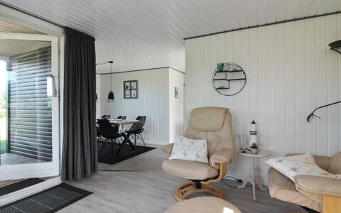 Demus - 900M from the Sea: Diseño De Interiores, Madera, Techo, Mueble, Piso, Suelo, Casa, Silla, Sala, Habitación