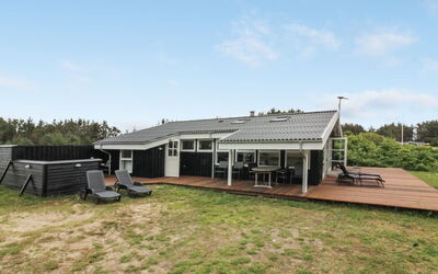 Nienke - 700M from the Sea