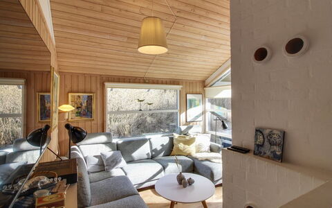 Ømod - 300M from the Sea: Diseño De Interiores, Madera, Piso, Techo, Mueble, Suelo, Sofá, Sala, Habitación, Lámpara