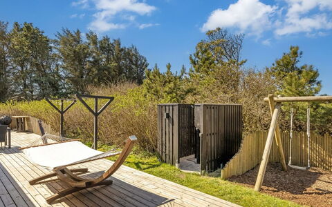 Ømod - 300M from the Sea: Madera, El Terreno Del Lote, Cubierta, Madera Dura, Tablón, Jardín, Manchas De Madera, Suelos De Madera, Patio Interior, Sombra