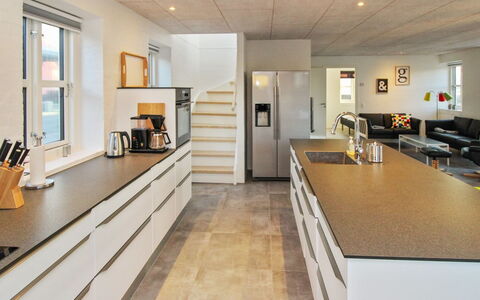 Halldis - 600M from the Sea: Cocina, Piso, Mostrador, Diseño De Interiores, Gabinetes, Suelo, Madera, Techo, Mueble, Aparato De Cocina